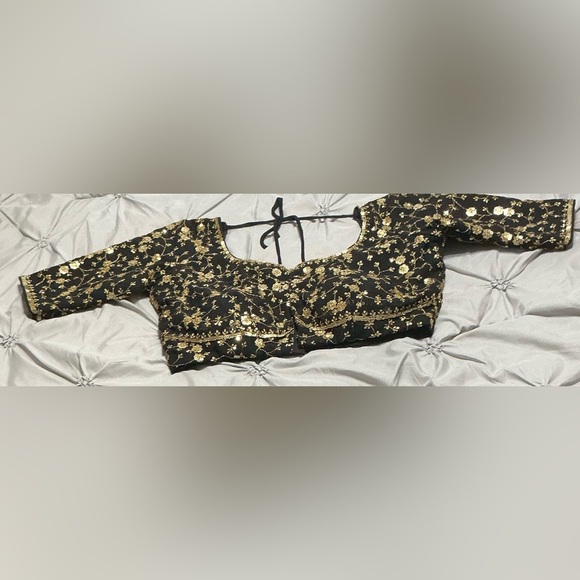 Elegant Black and Gold Embellished Lehenga - Picture 5 of 9